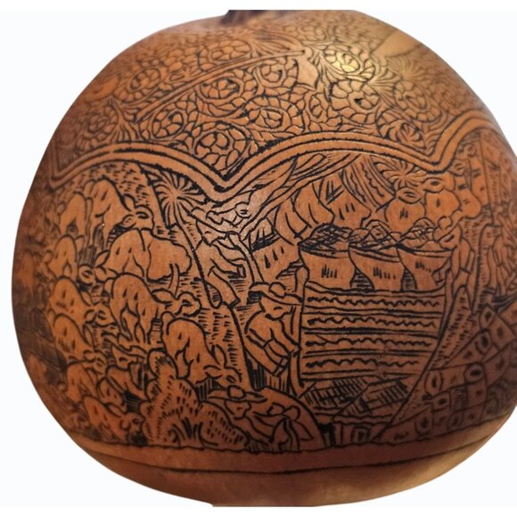 Vtg. Peruvian 2.25" Storyteller Gourd Rattle Hand Etched Ethnic Village Life - Picture 12 of 16